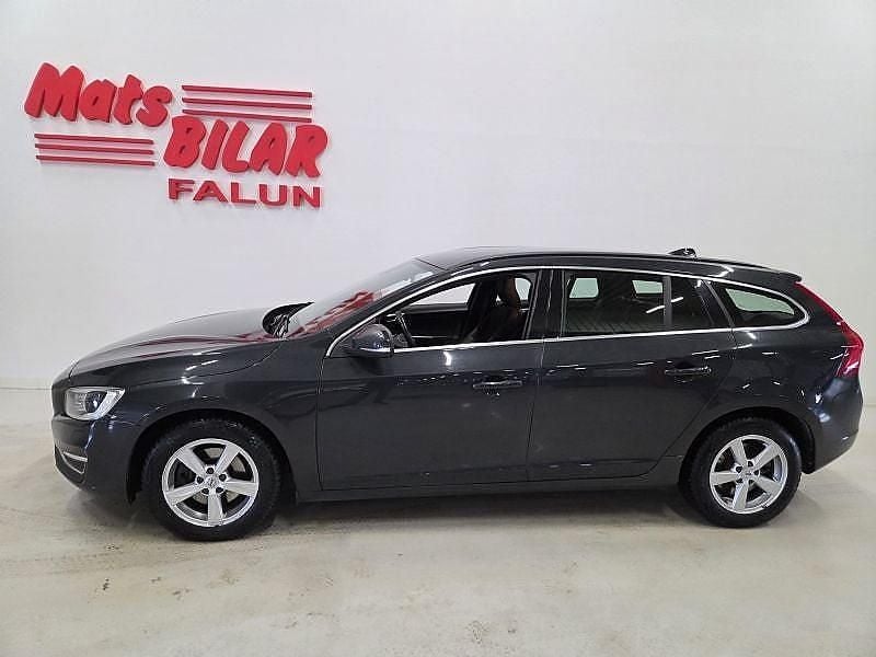 Begagnad Volvo V60 Momentum 150 HK (110 kW) 2017 Grå Kombi