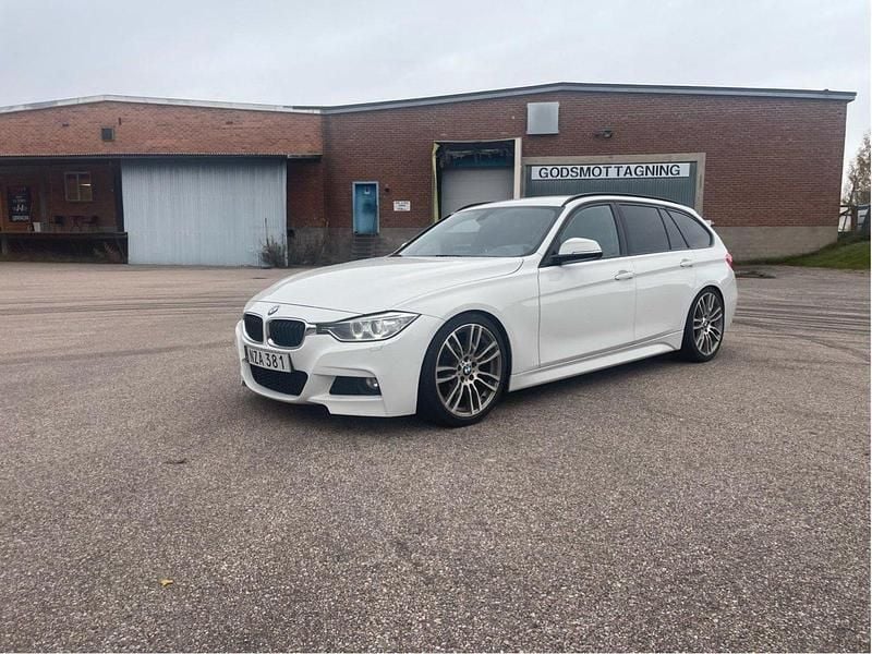 Vit Begagnad 2014 BMW 318 M Sport Kombi | 110 000 kr (Dyr) - Bild 1/4