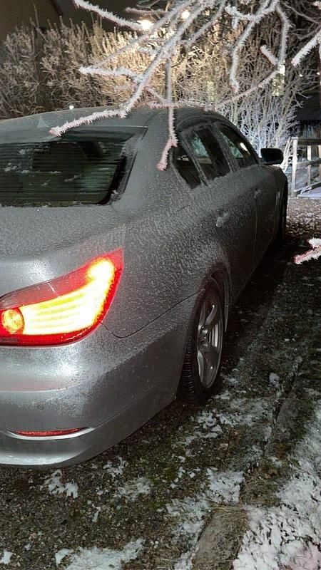 Begagnad BMW 520 163 HK (119 kW) 2008 Silver grå Sedan