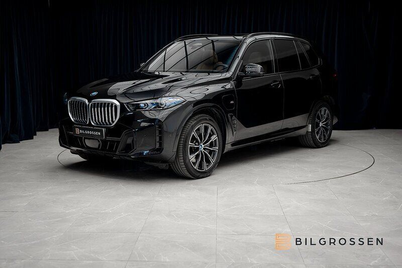 Svart Begagnad 2023 BMW X5 M Sport SUV | 1 179 900 kr (Marknadspris) - Bild 1/4