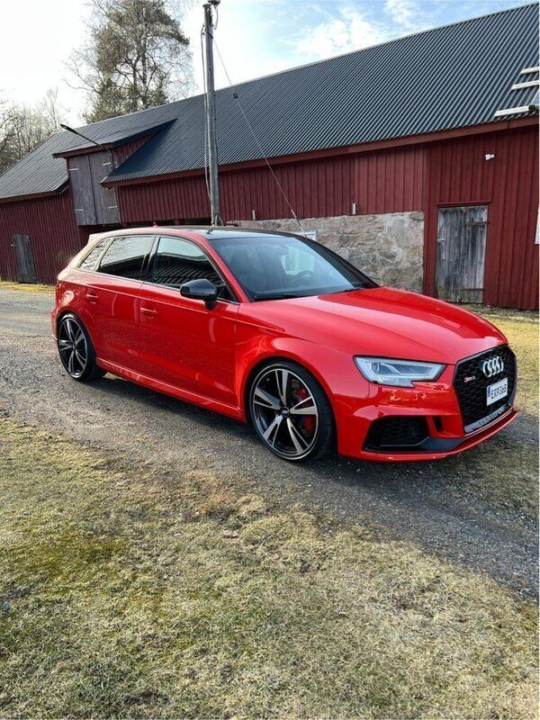 Röd Begagnad 2018 Audi RS3 Sportback Halvkombi | 535 000 kr (Marknadspris) - Bild 1/4