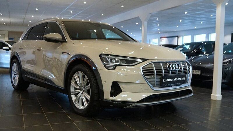 Brun Begagnad 2020 Audi e-tron SUV | 488 900 kr - Bild 1/4