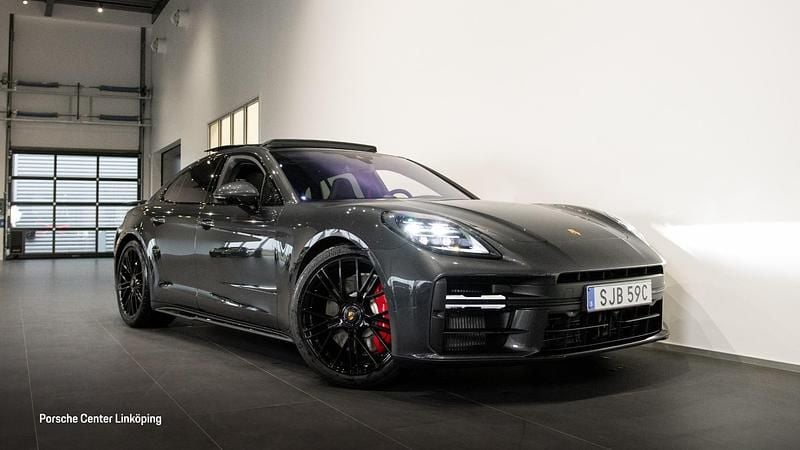 Begagnad 2025 Porsche Panamera Halvkombi | 1 895 000 kr - Bild 1/4