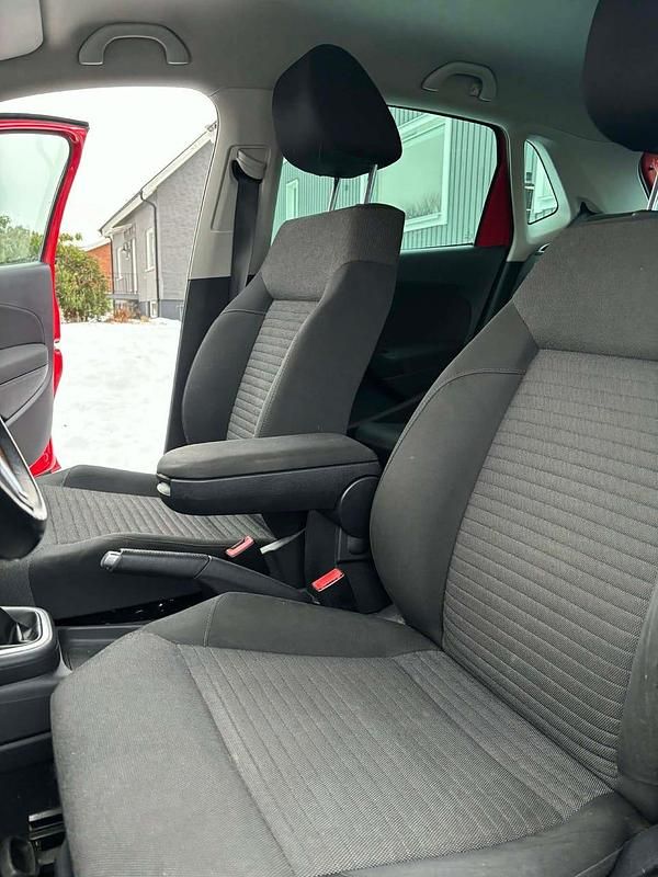 Begagnad VW Polo 90 HK (66 kW) 2012 Halvkombi