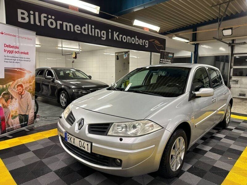 Silver Begagnad 2008 Renault Mégane III Halvkombi | 34 900 kr - Bild 1/4