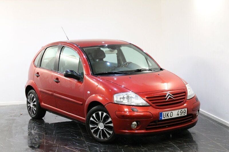 Mörkröd Begagnad 2003 Citroën C3 Halvkombi | 39 900 kr (Marknadspris) - Bild 1/4