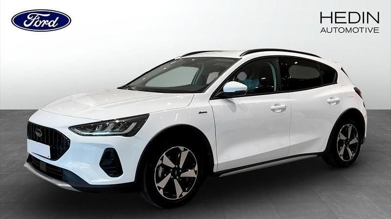 Vit (white) Begagnad 2024 Ford Focus Active Halvkombi | 229 900 kr (Bra pris) - Bild 1/4