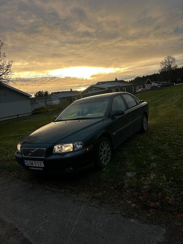 Begagnad 2001 Volvo S80 Sedan | 15 000 kr (Marknadspris) - Bild 1/4