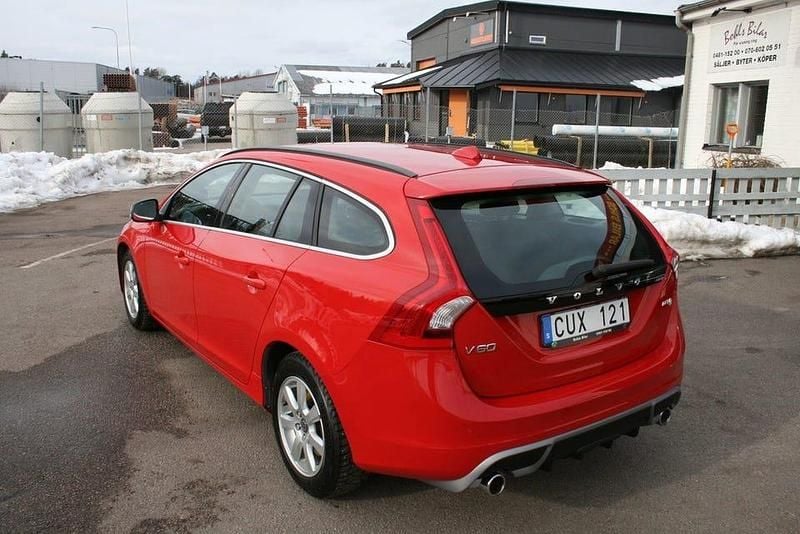 Begagnad Volvo V60 R-Design 116 HK (85 kW) 2012 Röd Kombi