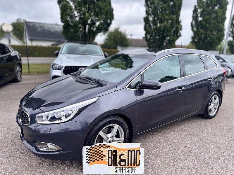 Grå Begagnad 2014 Kia Ceed Sportswagon 3 Kombi | 72 800 kr (Marknadspris) - Bild 1/4