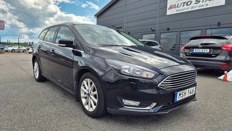 Svart Begagnad 2015 Ford Focus Titanium Kombi | 59 900 kr (Marknadspris) - Bild 1/4
