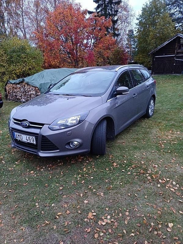 Brun Begagnad 2014 Ford Focus Titanium Kombi | 67 500 kr (Bra pris) - Bild 1/2
