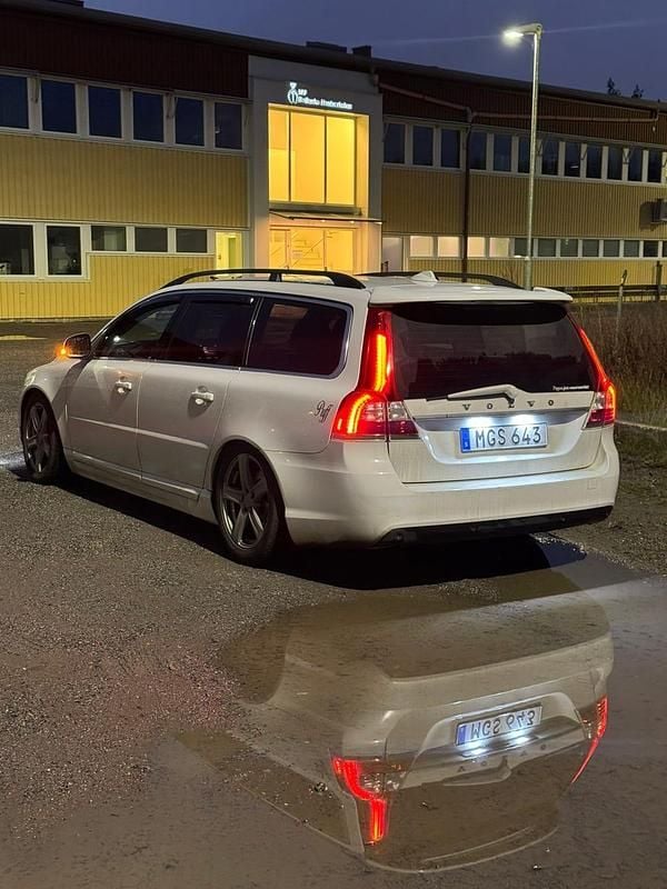 Begagnad 2016 Volvo V70 Kombi | 110 000 kr (Dyr) - Bild 1/4