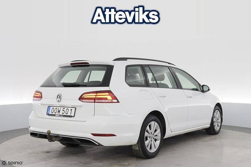 Begagnad VW Golf VII 110 HK (80 kW) 2018 Vit Kombi