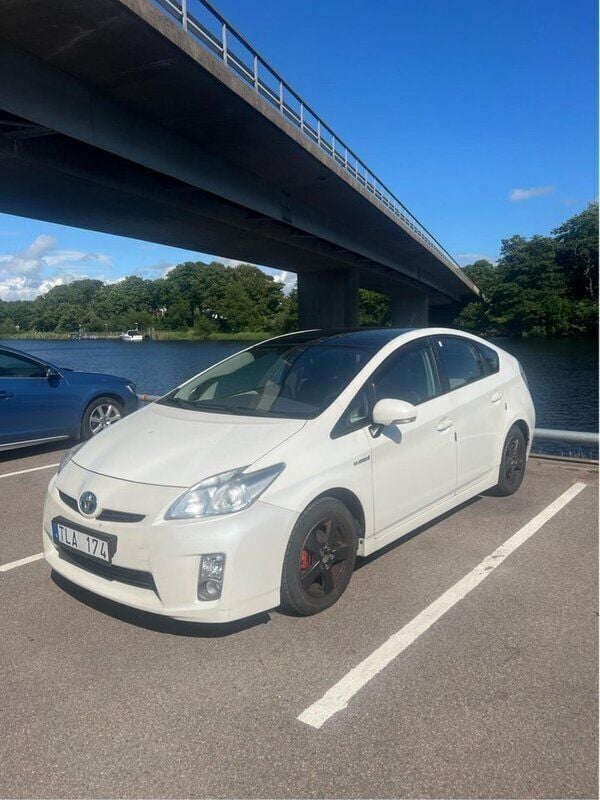 Vit Begagnad 2009 Toyota Prius Halvkombi | 74 000 kr (Superpris) - Bild 1/4