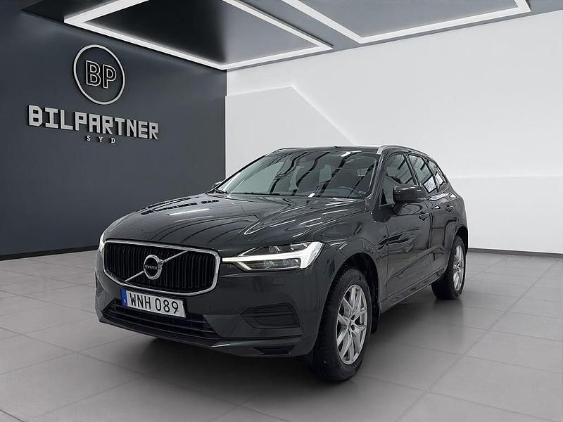 Grå Begagnad 2018 Volvo XC60 Momentum SUV | 239 900 kr (Marknadspris) - Bild 1/4