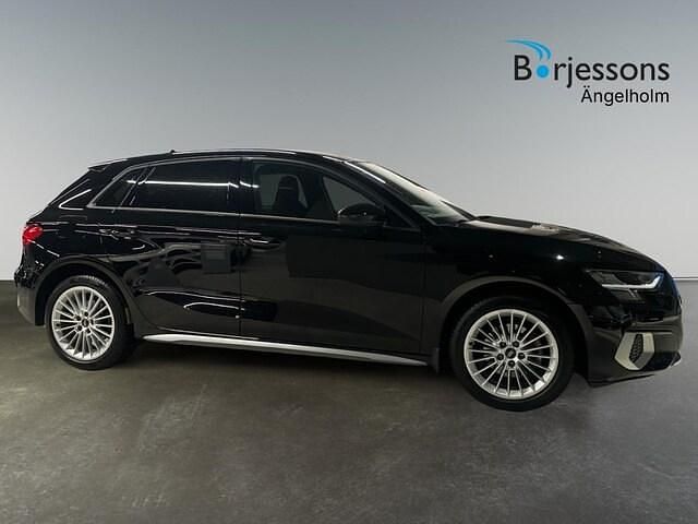 Begagnad Audi A3 Advanced Plus 151 HK (111 kW) 2022 Brilliantsvart Sedan