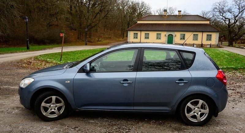 Begagnad 2008 Kia Ceed EX Halvkombi | 24 000 kr (Bra pris) - Bild 1/4