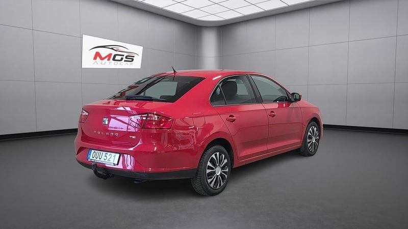 Begagnad Seat Toledo 105 HK (77 kW) 2015 Röd Sedan