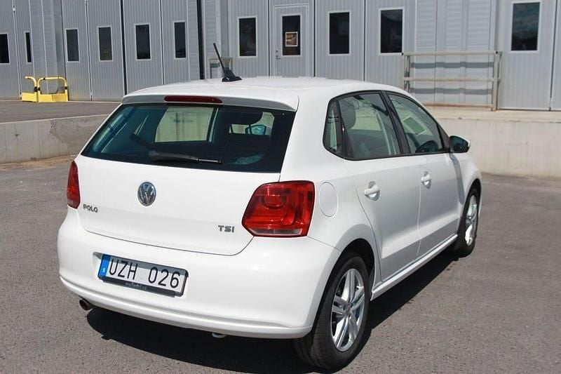 Begagnad VW Polo 90 HK (66 kW) 2012 Vit Halvkombi