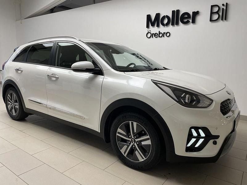 Vit Begagnad 2020 Kia Niro Plus SUV | 219 000 kr (Marknadspris) - Bild 1/4