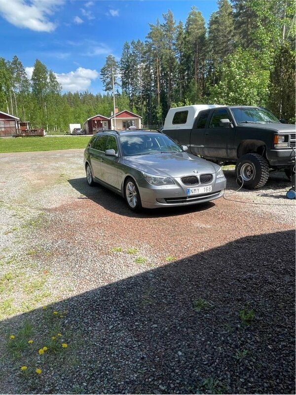 Grå Begagnad 2010 BMW 520 Kombi | 48 000 kr (Marknadspris) - Bild 1/4