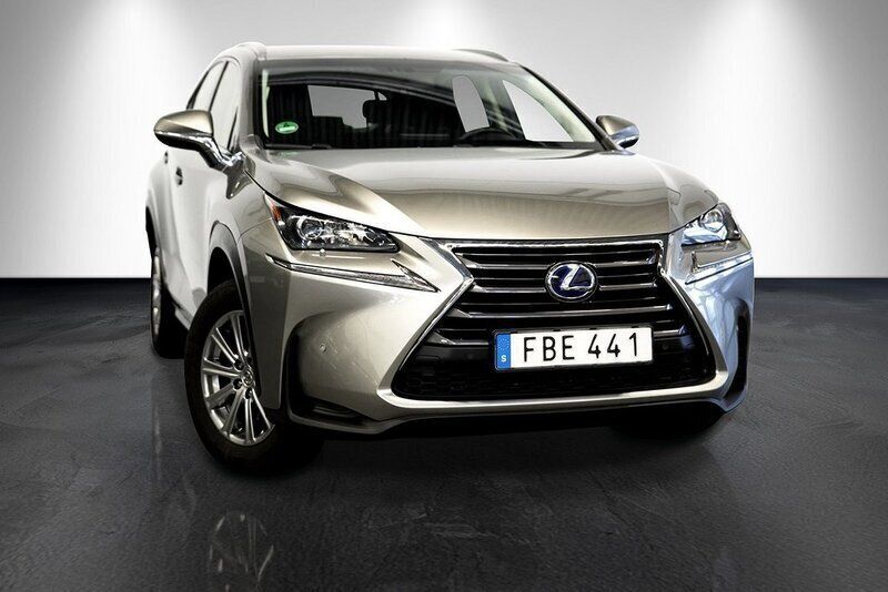 Grå Begagnad 2015 Lexus NX300h SUV | 184 900 kr (Marknadspris) - Bild 1/3