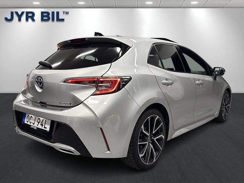 Begagnad Toyota Corolla Hybrid Executive 184 HK (135 kW) 2019 Silver Halvkombi