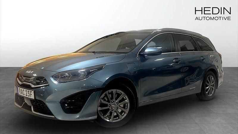 Grå Begagnad 2023 Kia Ceed Halvkombi | 259 900 kr (Bra pris) - Bild 1/4