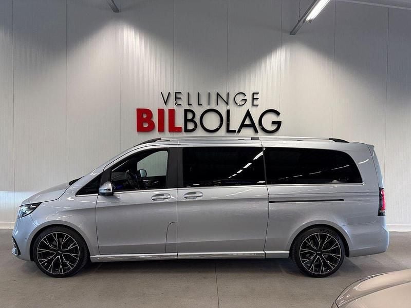 Silver Begagnad 2024 Mercedes V300 AMG Minibuss | 919 500 kr - Bild 1/4