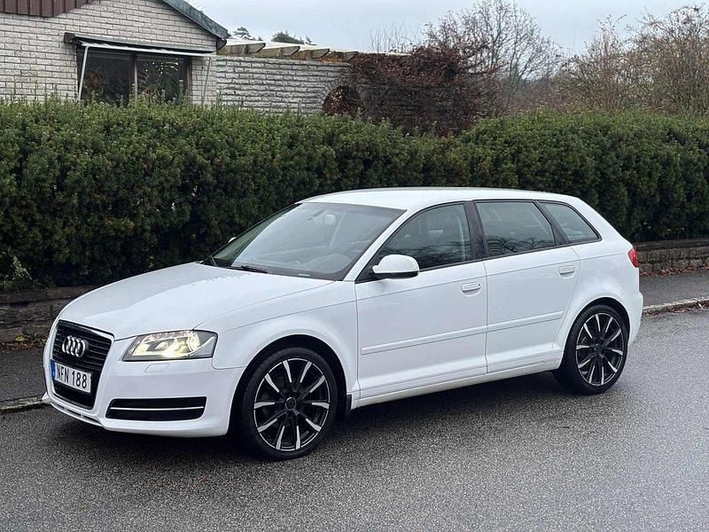 Vit Begagnad 2013 Audi A3 Halvkombi | 57 000 kr (Marknadspris) - Bild 1/3