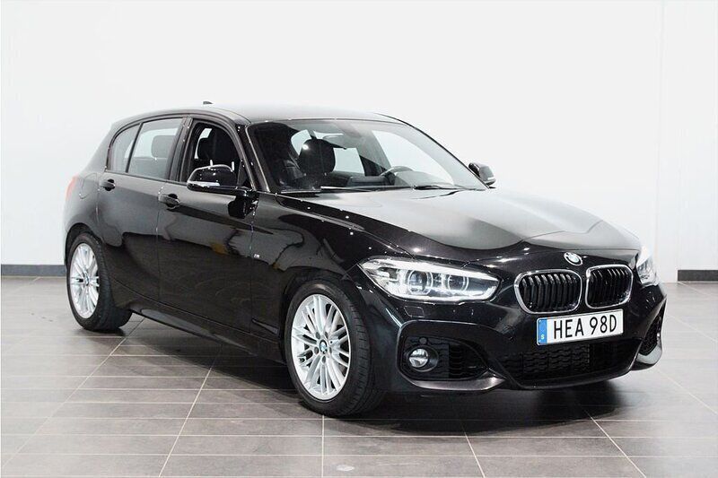 Svart Begagnad 2019 BMW 118 M Sport Halvkombi | 164 900 kr (Bra pris) - Bild 1/4