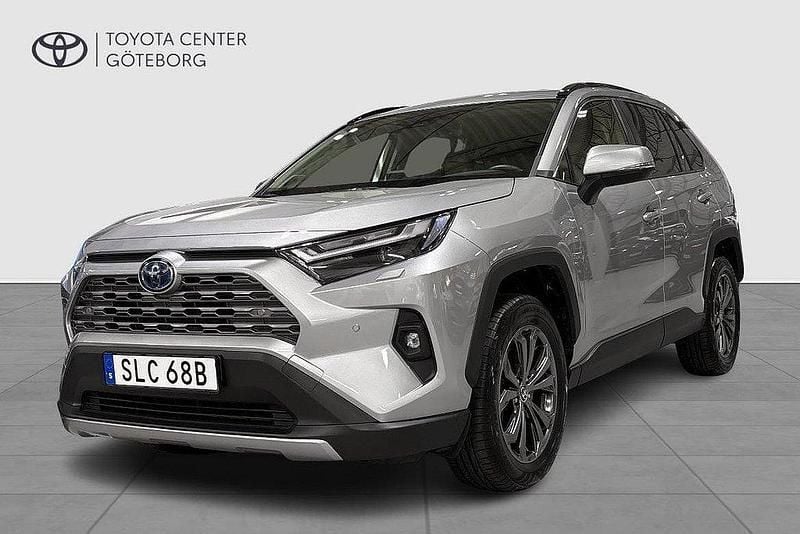 Silver Begagnad 2024 Toyota RAV4 Hybrid Executive SUV | 449 900 kr (Bra pris) - Bild 1/4