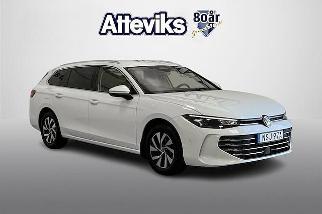 Vit Begagnad 2024 VW Passat Business Kombi | 338 900 kr (Lite dyr) - Bild 1/4