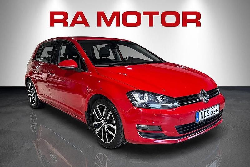 Begagnad VW Golf VII Highline 140 HK (102 kW) 2012 Röd Halvkombi