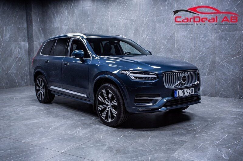 Mörkblå Begagnad 2022 Volvo XC90 Plus SUV | 648 800 kr (Bra pris) - Bild 1/4