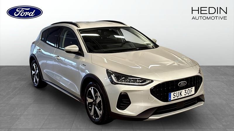 Grå Begagnad 2023 Ford Focus Active | 199 900 kr - Bild 1/4