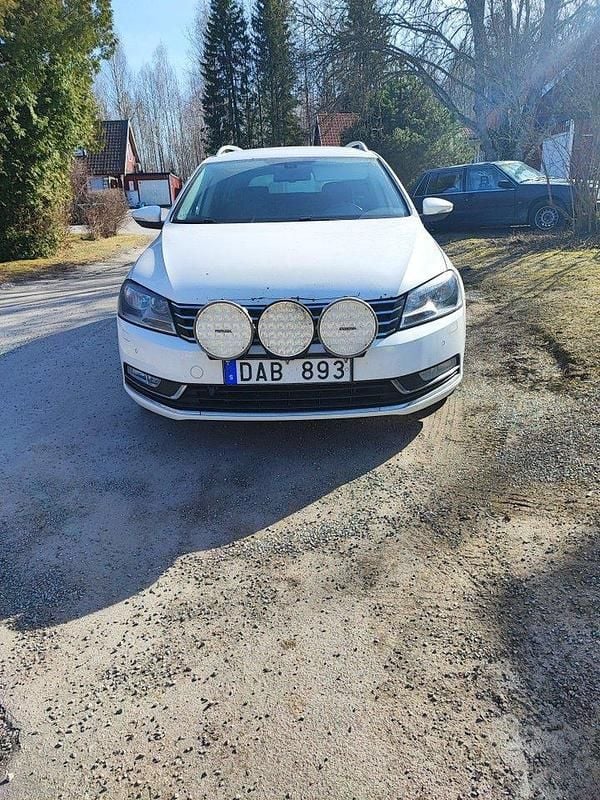 Vit Begagnad 2014 VW Passat Kombi | 45 000 kr (Superpris) - Bild 1/4