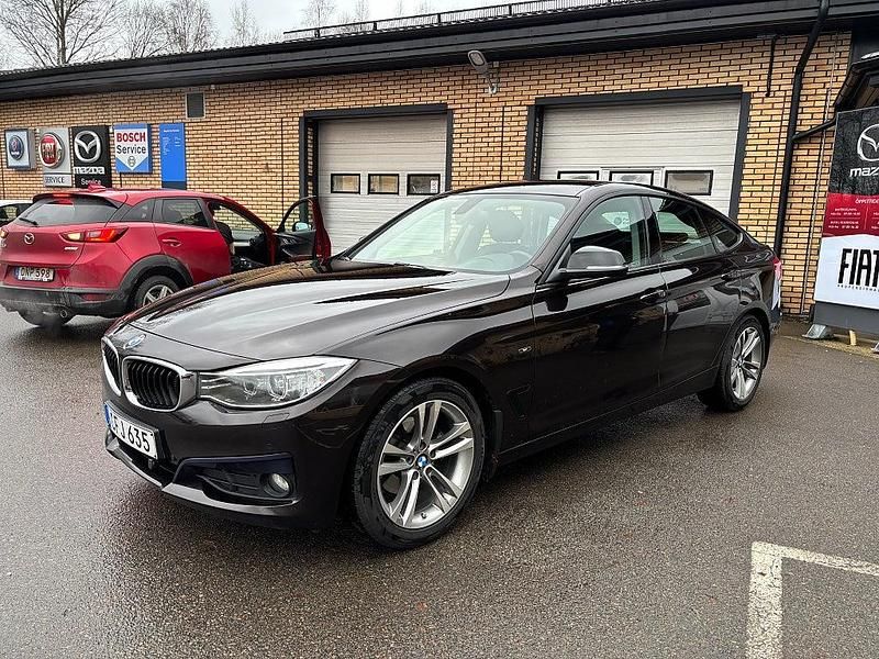 Sparkling brown metallic Begagnad 2015 BMW 320 Gran Turismo Sport Line Halvkombi | 159 500 kr (Marknadspris) - Bild 1/4