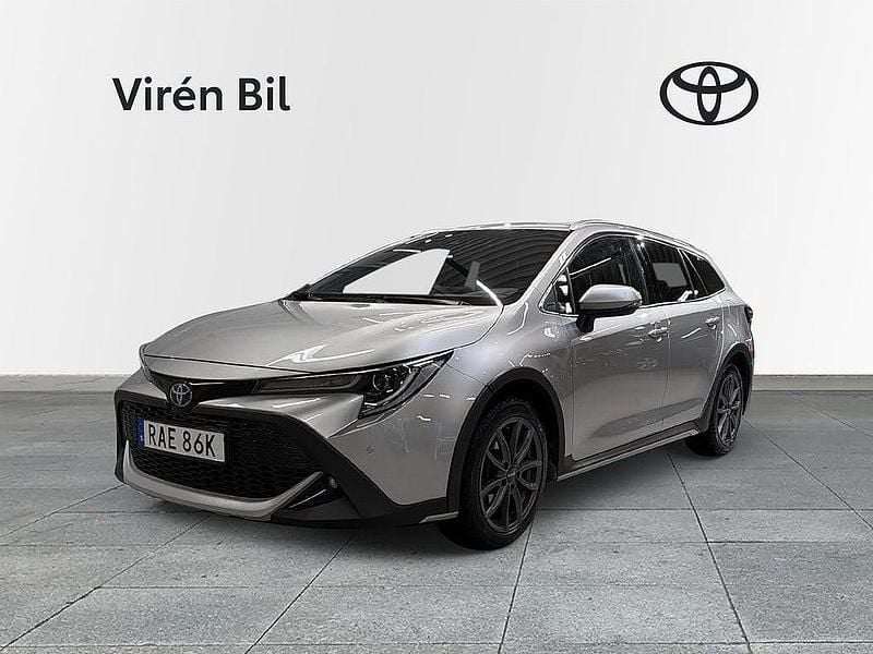Silver Begagnad 2022 Toyota Corolla SUV | 289 000 kr (Marknadspris) - Bild 1/3