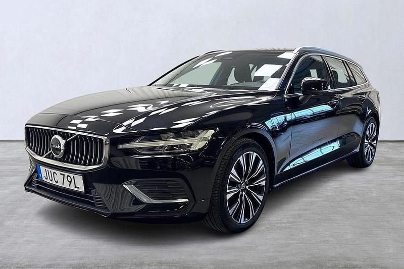 Svart Begagnad 2023 Volvo V60 Core Kombi | 309 900 kr (Marknadspris) - Bild 1/4