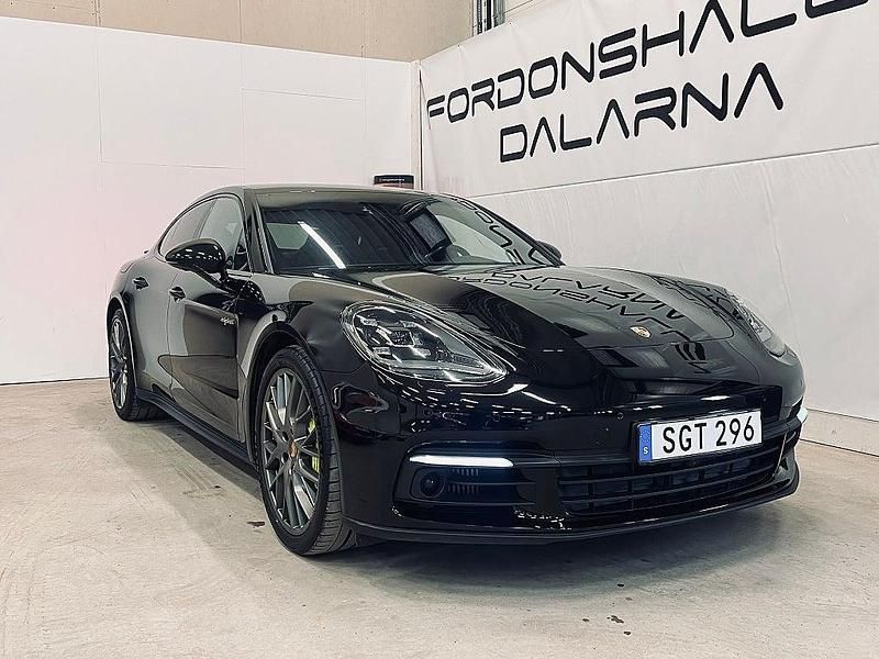 Svart Begagnad 2017 Porsche Panamera Sport Halvkombi | 609 900 kr (Marknadspris) - Bild 1/4