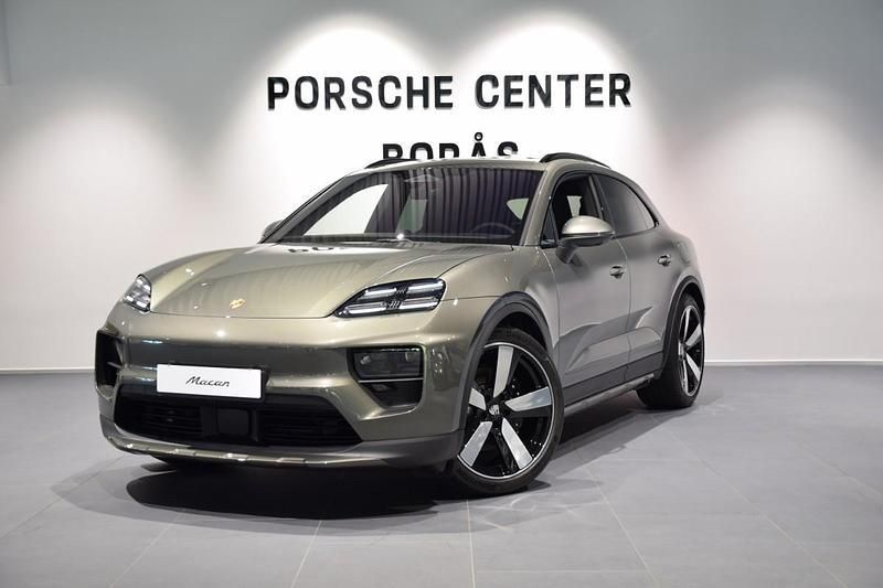 Grön (green) Ny 2025 Porsche Macan SUV | 1 368 300 kr (Lite dyr) - Bild 1/4