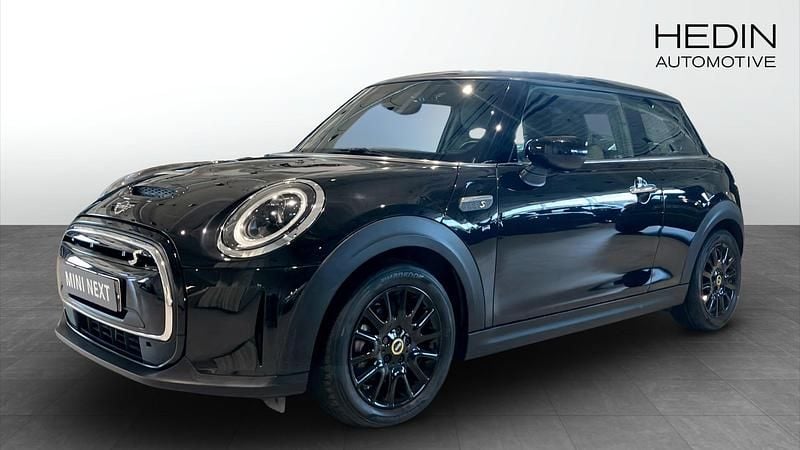 Svart (black) Begagnad 2022 Mini Cooper SE Halvkombi | 198 700 kr (Bra pris) - Bild 1/4