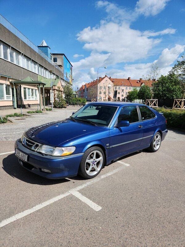 Blå Begagnad 2001 Saab 9-3 Aero Halvkombi | 39 000 kr (Marknadspris) - Bild 1/4