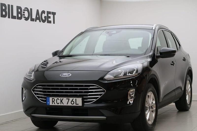 Svart Begagnad 2022 Ford Kuga Titanium SUV | 209 800 kr (Marknadspris) - Bild 1/4