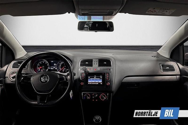 Begagnad VW Polo 90 HK (66 kW) 2015 Mörkgrå Halvkombi