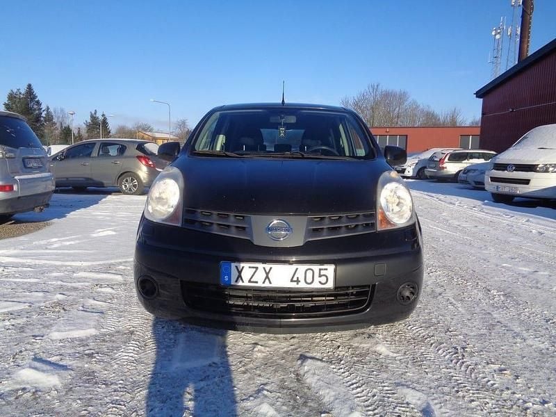 Begagnad Nissan Note 110 HK (80 kW) 2006 Svart Halvkombi