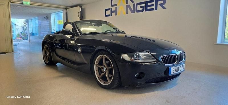 Svart Begagnad 2005 BMW Z4 Cab | 89 900 kr (Marknadspris) - Bild 1/4