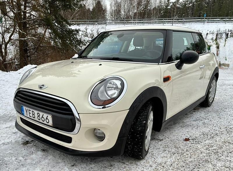 White pepper Begagnad 2016 Mini ONE Halvkombi | 96 700 kr (Marknadspris) - Bild 1/4